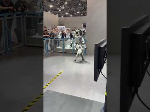 Гравитация против робота: кто победит? Прыжок в будущее! 🤖✨